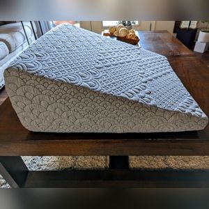Wedge Pillow